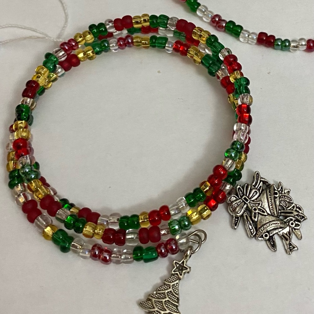 NEW necklace and memory wire bracelets in Festive colours
